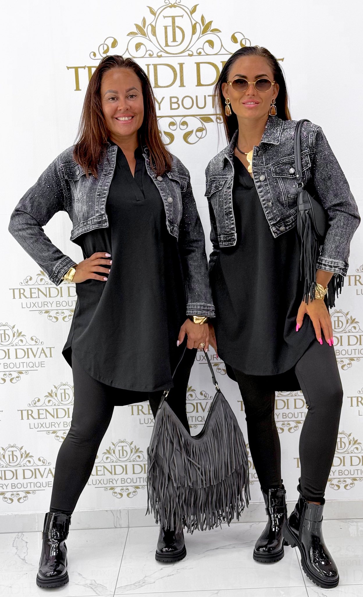 Strasszköves, koptatott fekete színű crop farmerkabát "T820" - Image 3