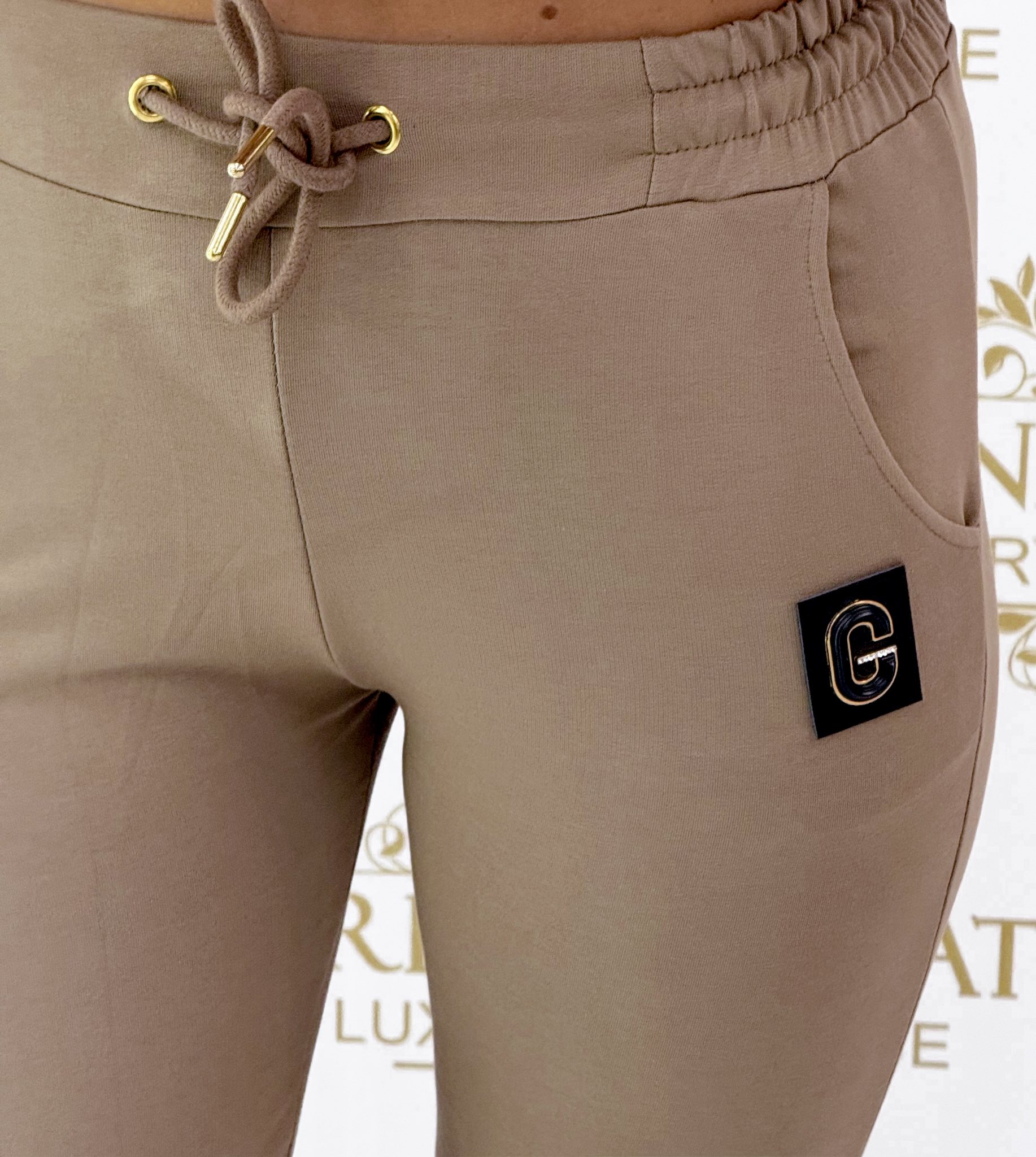 "G" betű bilétás, gumis derekú, elől rövidebb szárú szabadidő nadrág "M50642" - Image 12