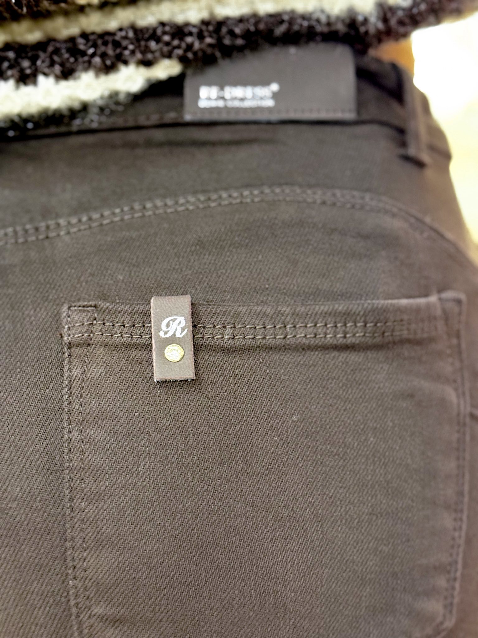 Push up, csokibarna színű, középmagas derekú farmernadrág "RE3351" - Image 7