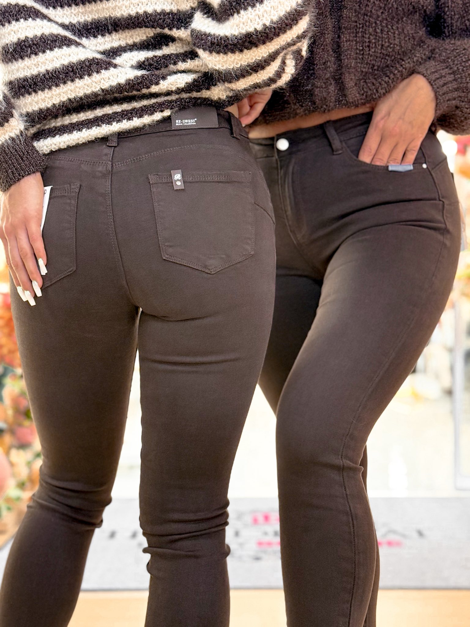 Push up, csokibarna színű, középmagas derekú farmernadrág "RE3351" - Image 2