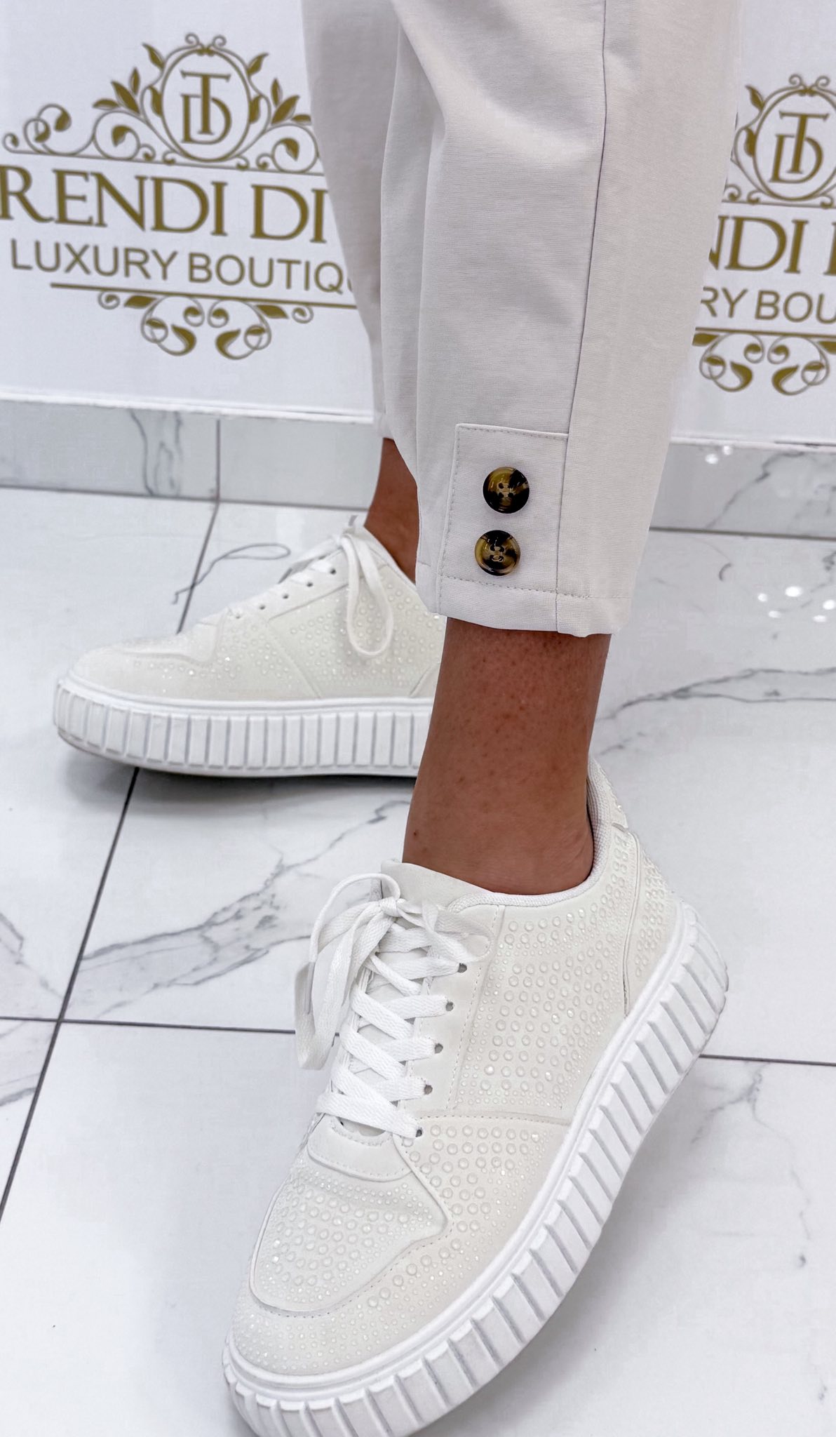 Szárán 2 gombbal díszített, MOM fazonú elasztikus vászon anyagú nadrág, ajándék övvel - Image 12