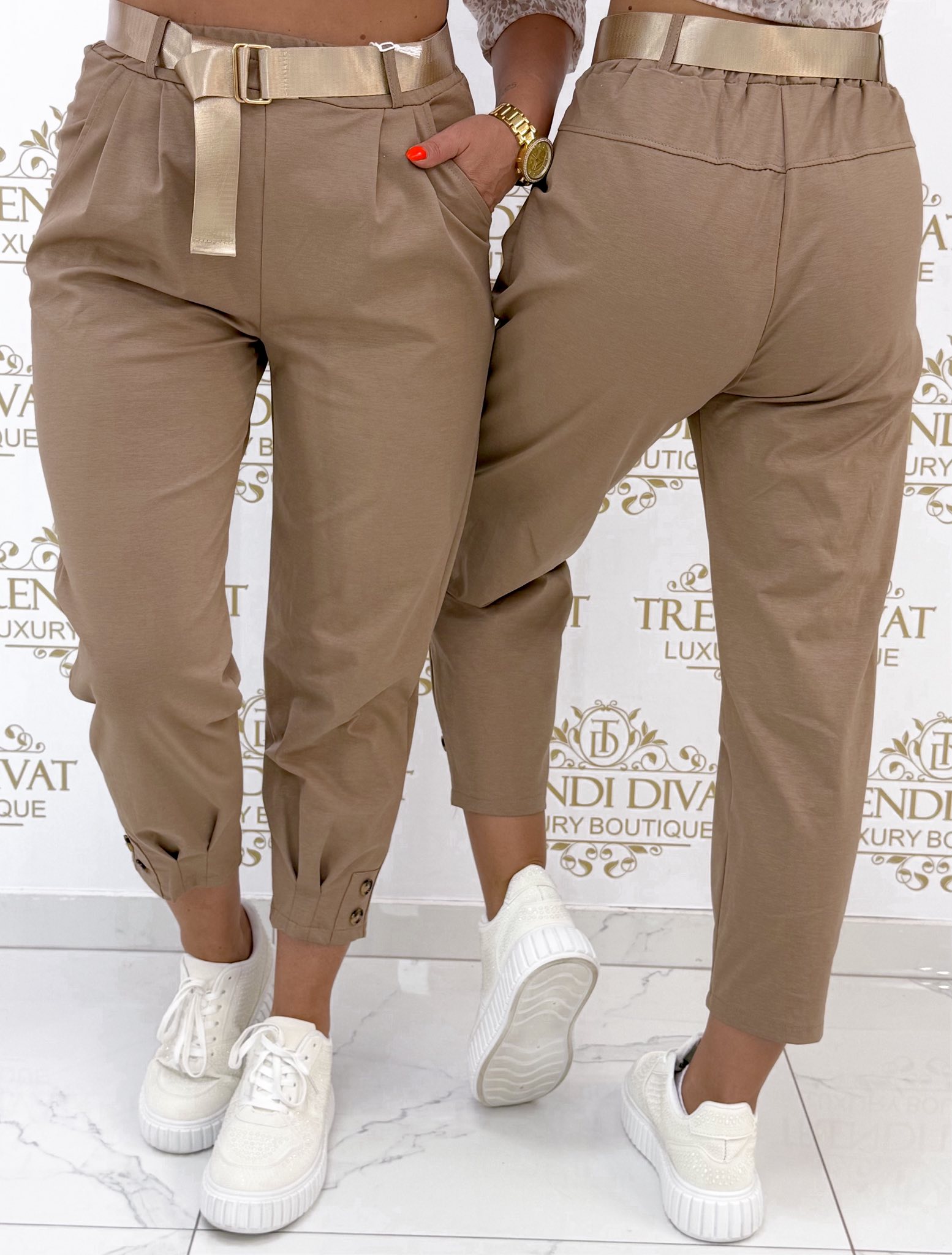 Szárán 2 gombbal díszített, MOM fazonú elasztikus vászon anyagú nadrág, ajándék övvel - Image 2