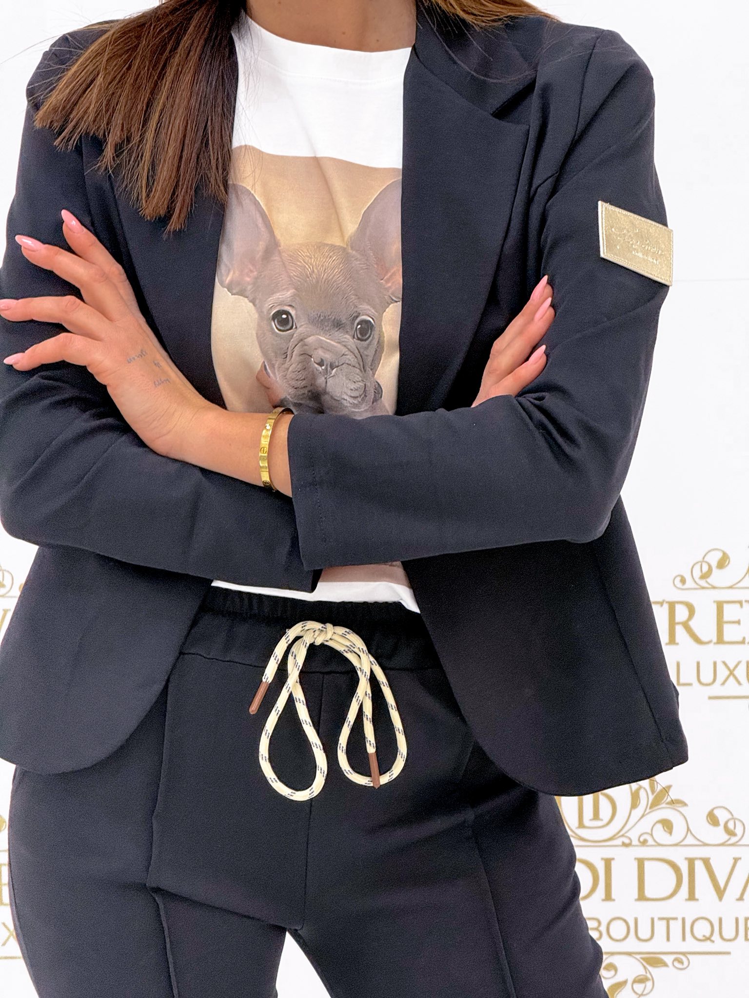 Ujján arany színű bilétás, slim fit fazonú kosztüm - Image 14