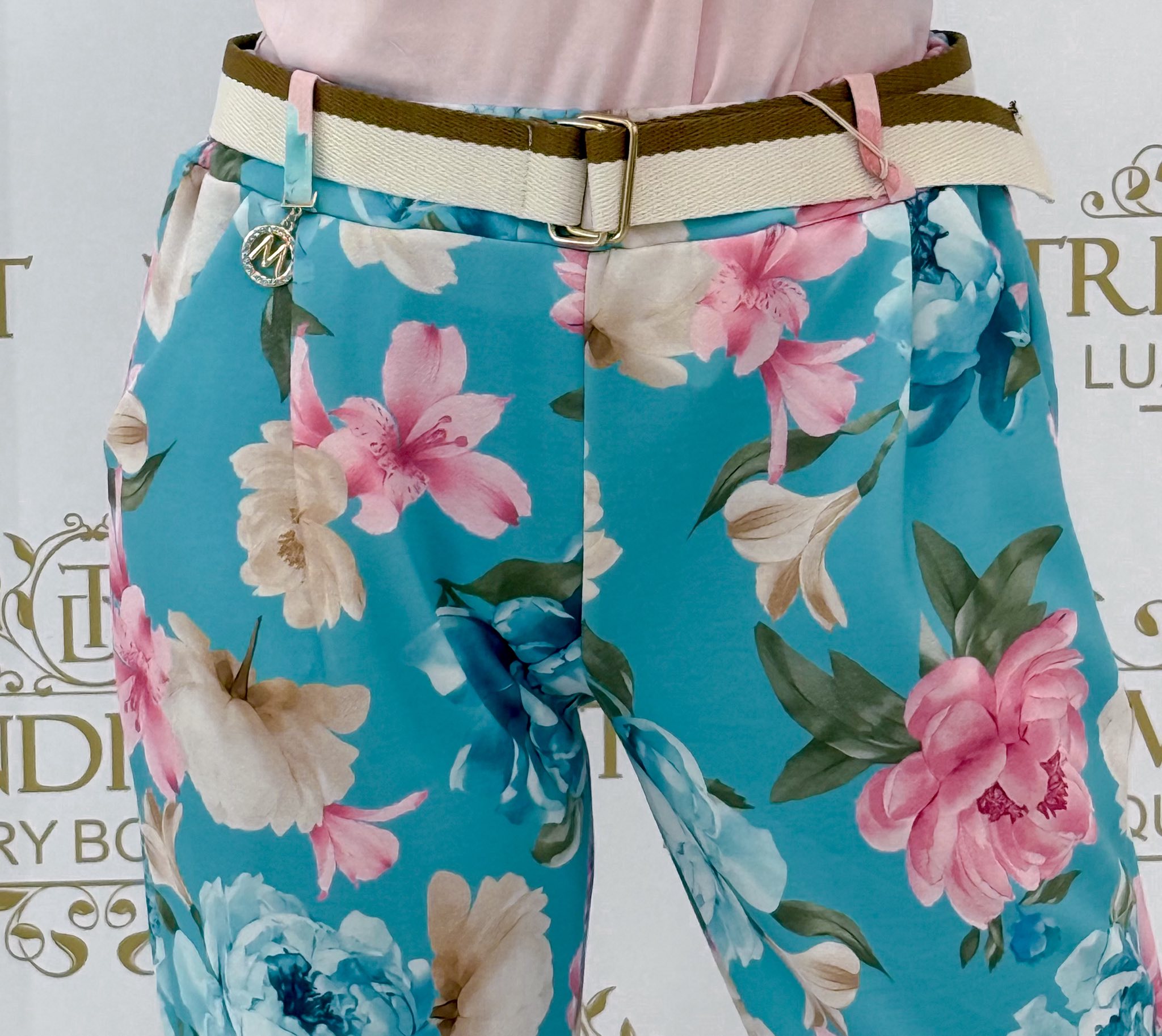 "M" bilétás, virág mintázatú nadrág, ajándék övvel - Image 2