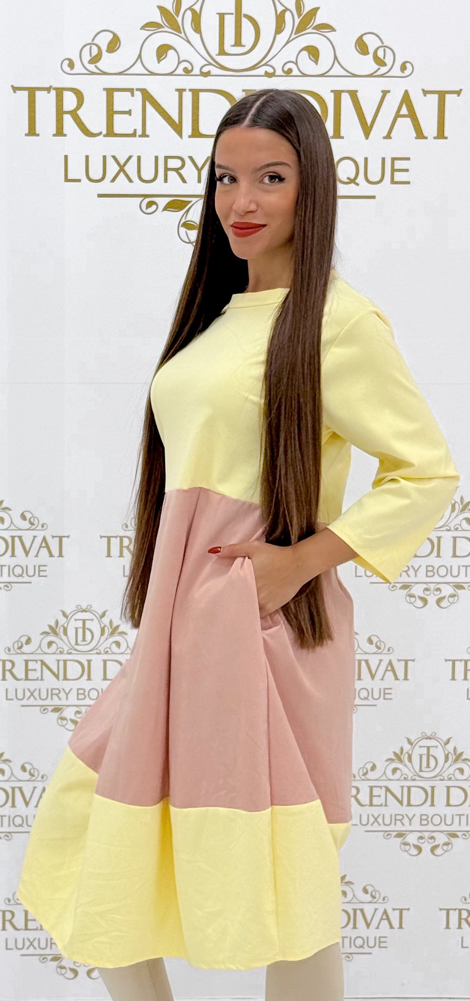 Prémium minőségű, karcsúsított fazonú, zsebes, csíkos ruha - Image 30