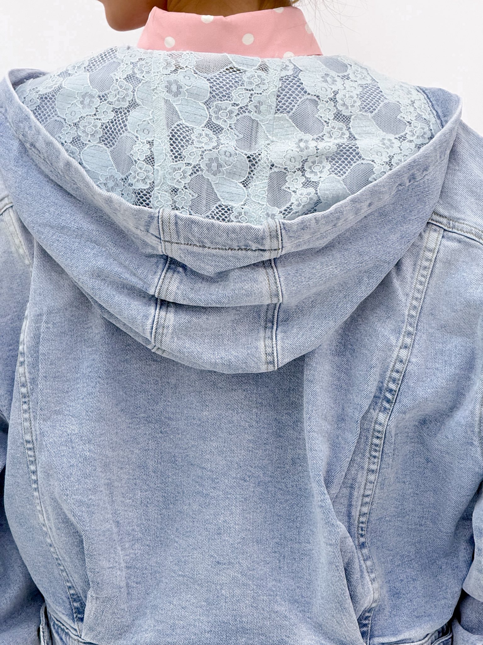 Csipke betétes kapucnis, bővebb szabású farmerkabát "A2506-5" - Image 5