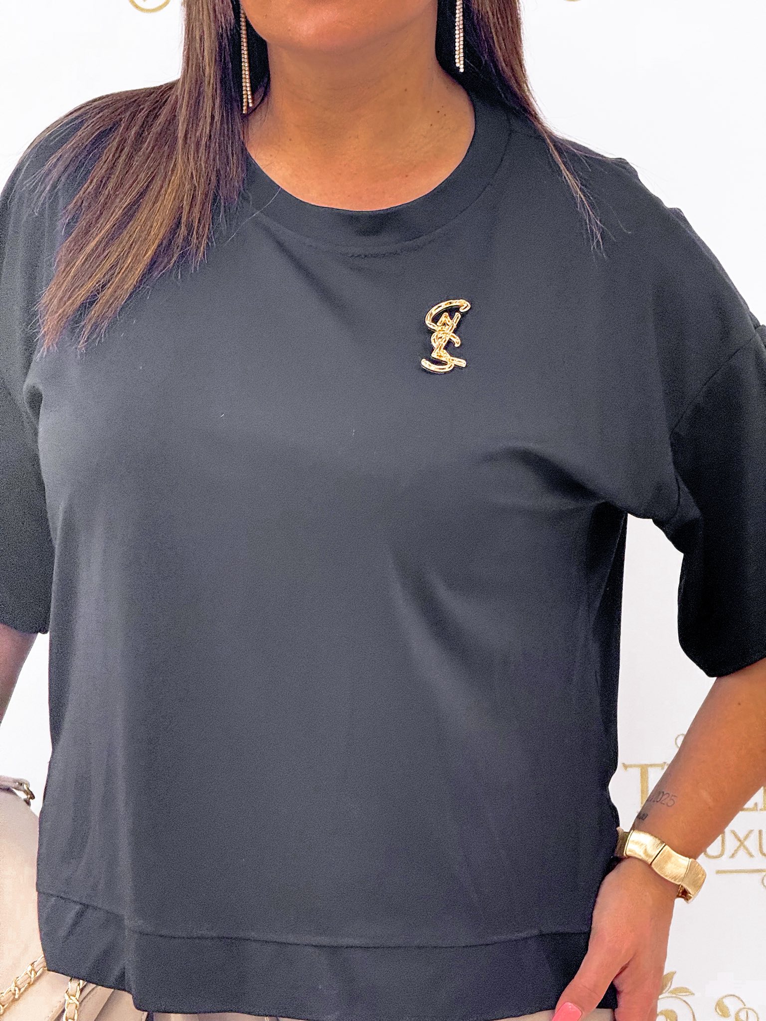 Laza fazonú, oldalt felsliccelt póló, ajándék brossal - Image 7