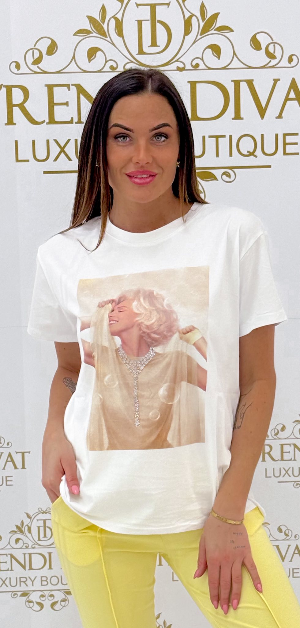 Marilyn mintázatú, kövekkel díszített póló - Image 2