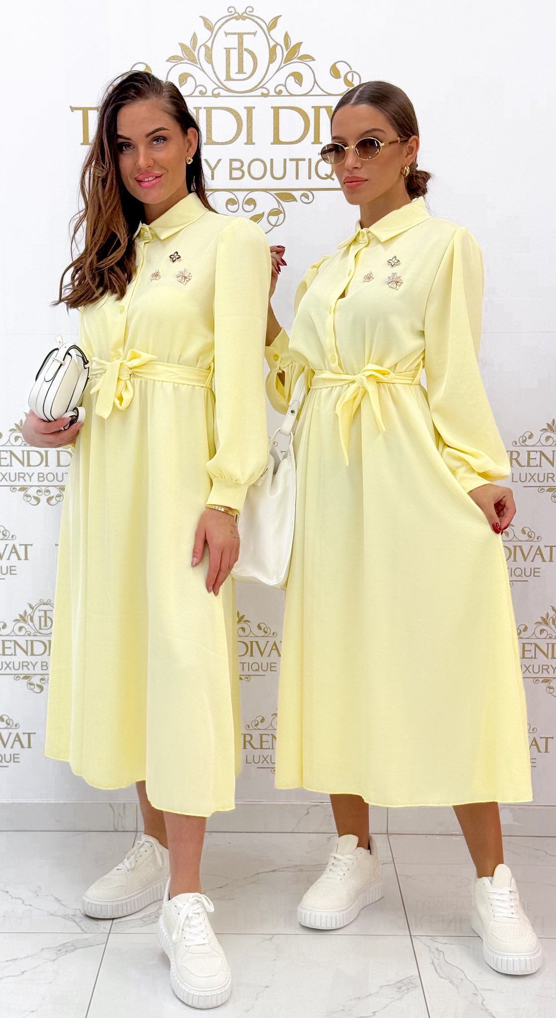 Enyhén fényes anyagú, gumis derekú, egyedi brossokkal díszített midi ruha, megkötős övvel - Image 8