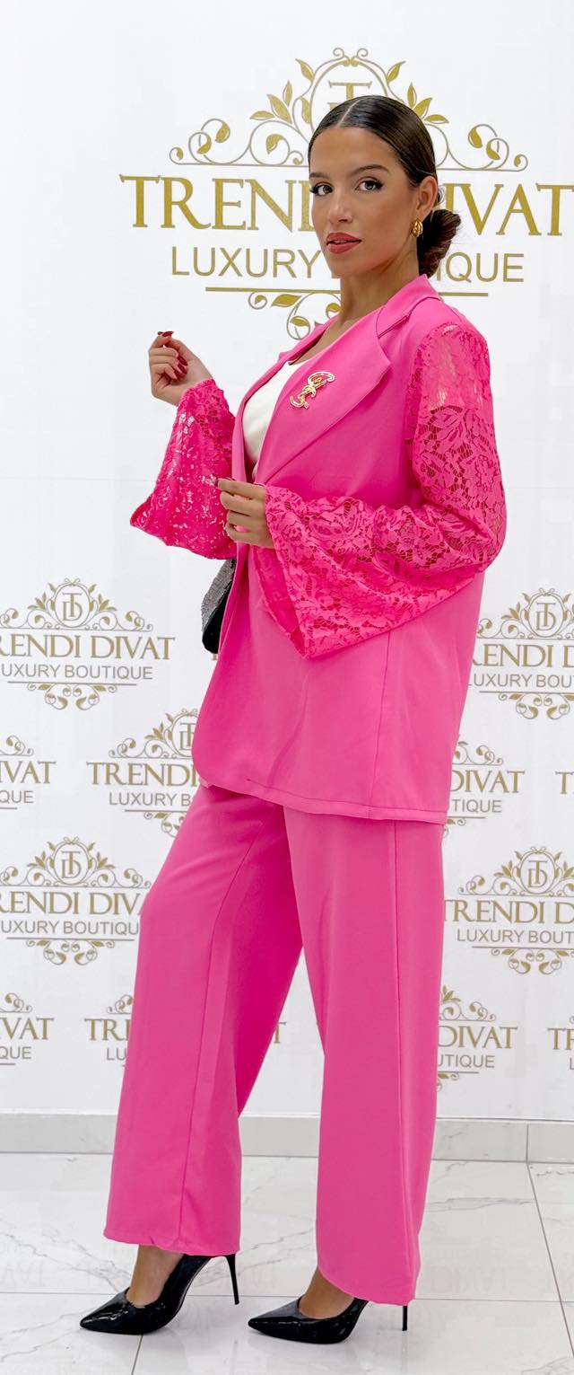 Egyedi csipkés ujjú, kétrészes kosztüm - Image 9