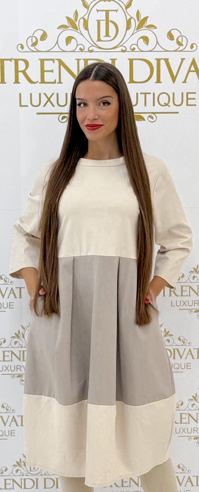 Prémium minőségű, karcsúsított fazonú, zsebes, csíkos ruha - Image 9