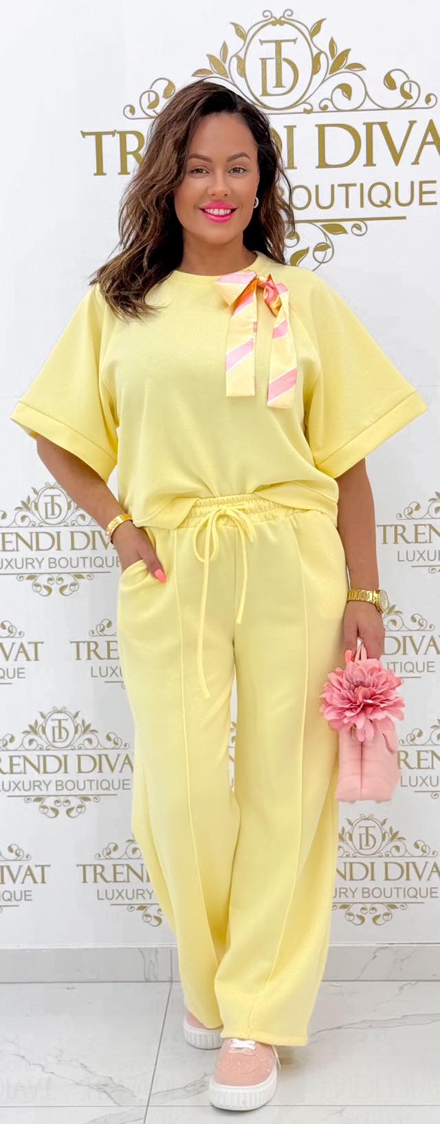 Masnira köthető selyem szalagos brossal díszített palazzo szett - Image 17