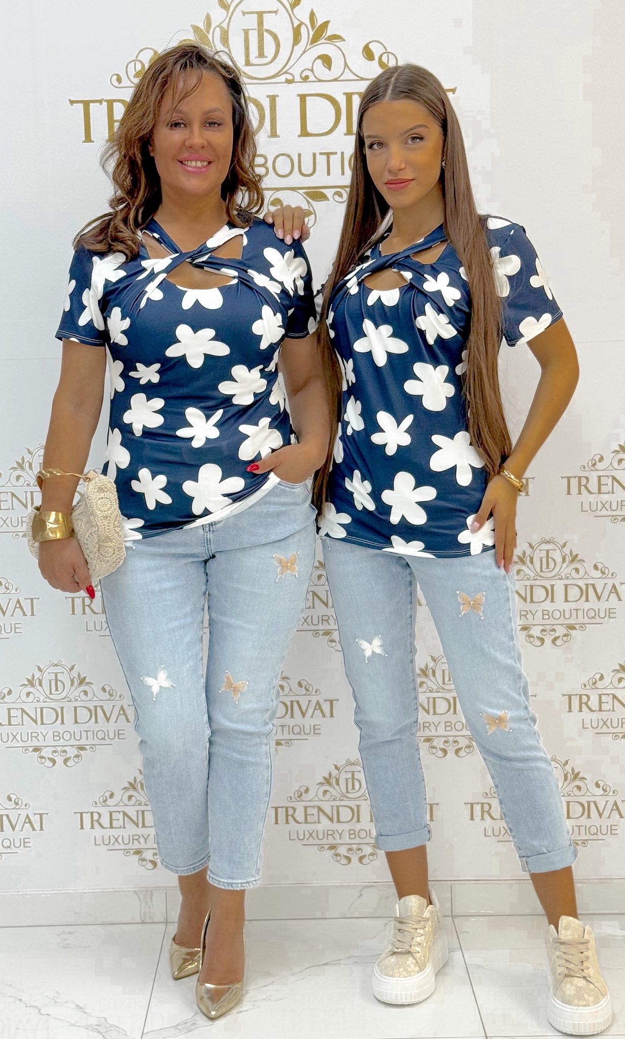 Csavart nyakú, különleges mintázatú női felső - Image 38