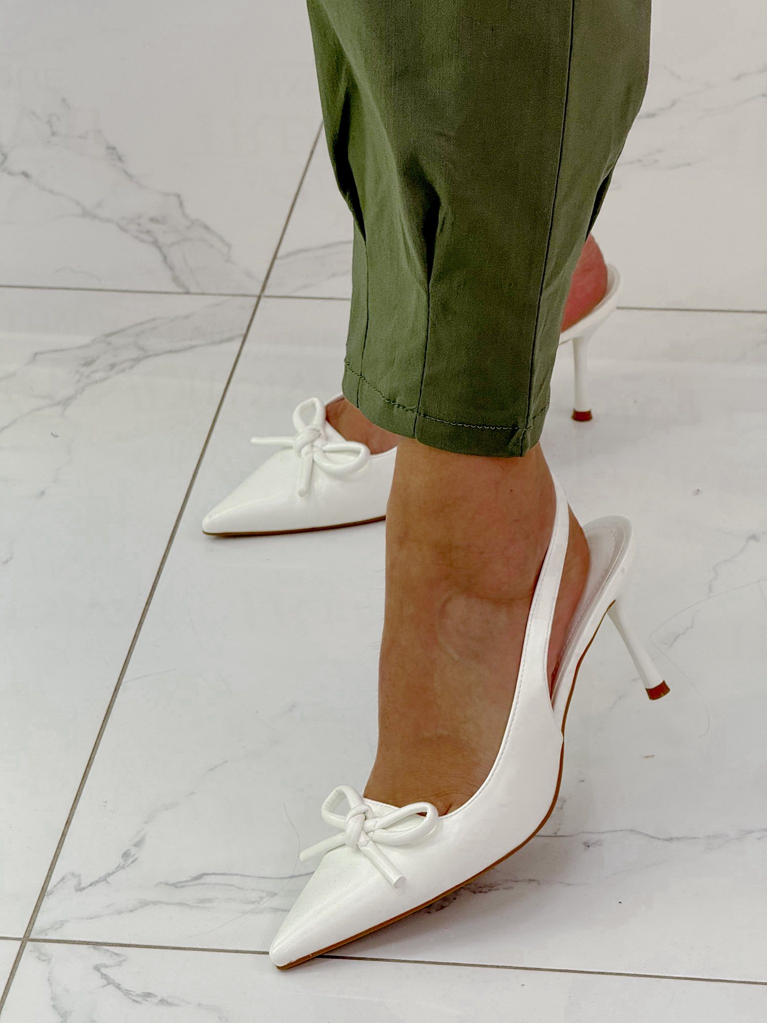 Gumis derekú, ballon fit fazonú, elasztikus vászon anyagú nadrág, selyemfényű övvel - Image 21