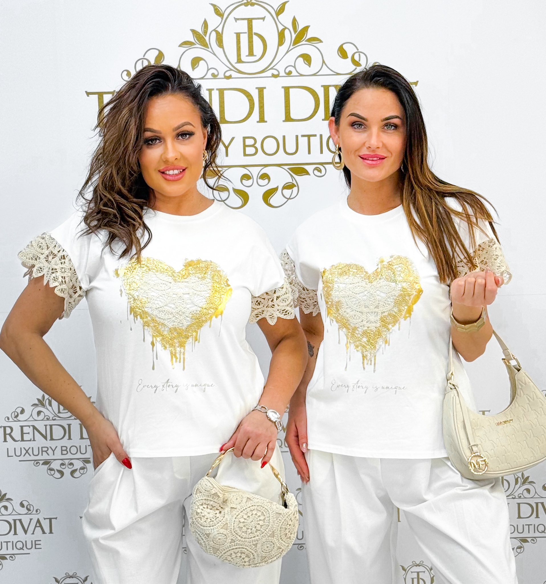 Bézs színű horgolt szegély ujjas, szív mintázatú felső