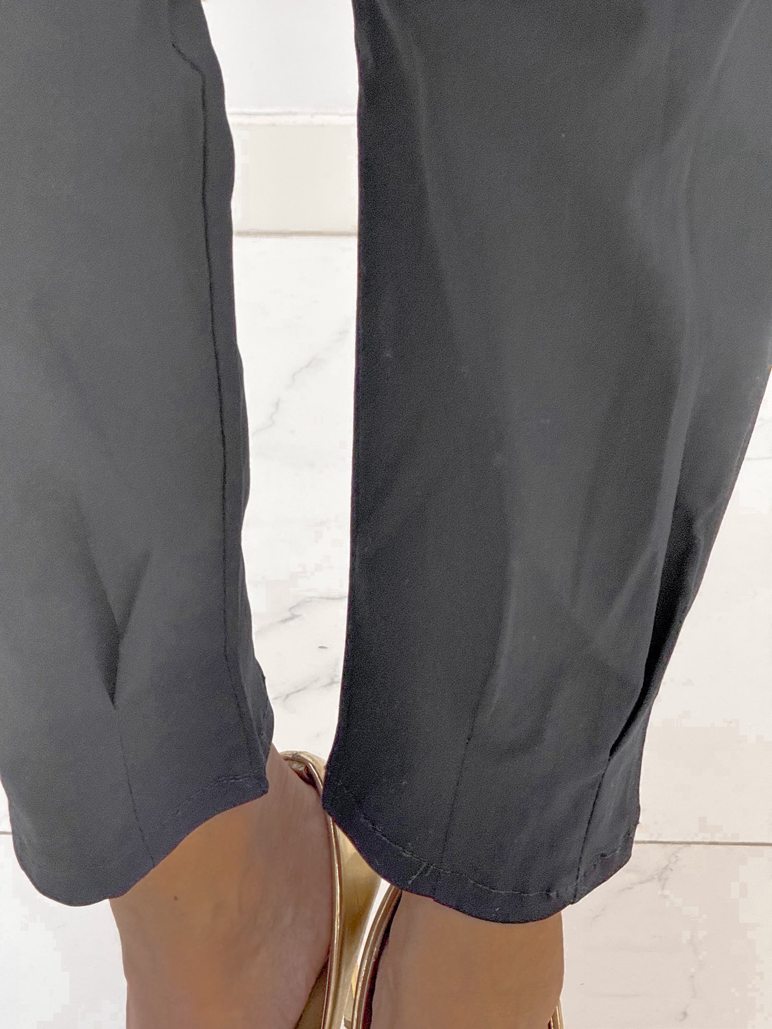 Gumis derekú, ballon fit fazonú, elasztikus vászon anyagú nadrág, selyemfényű övvel - Image 5