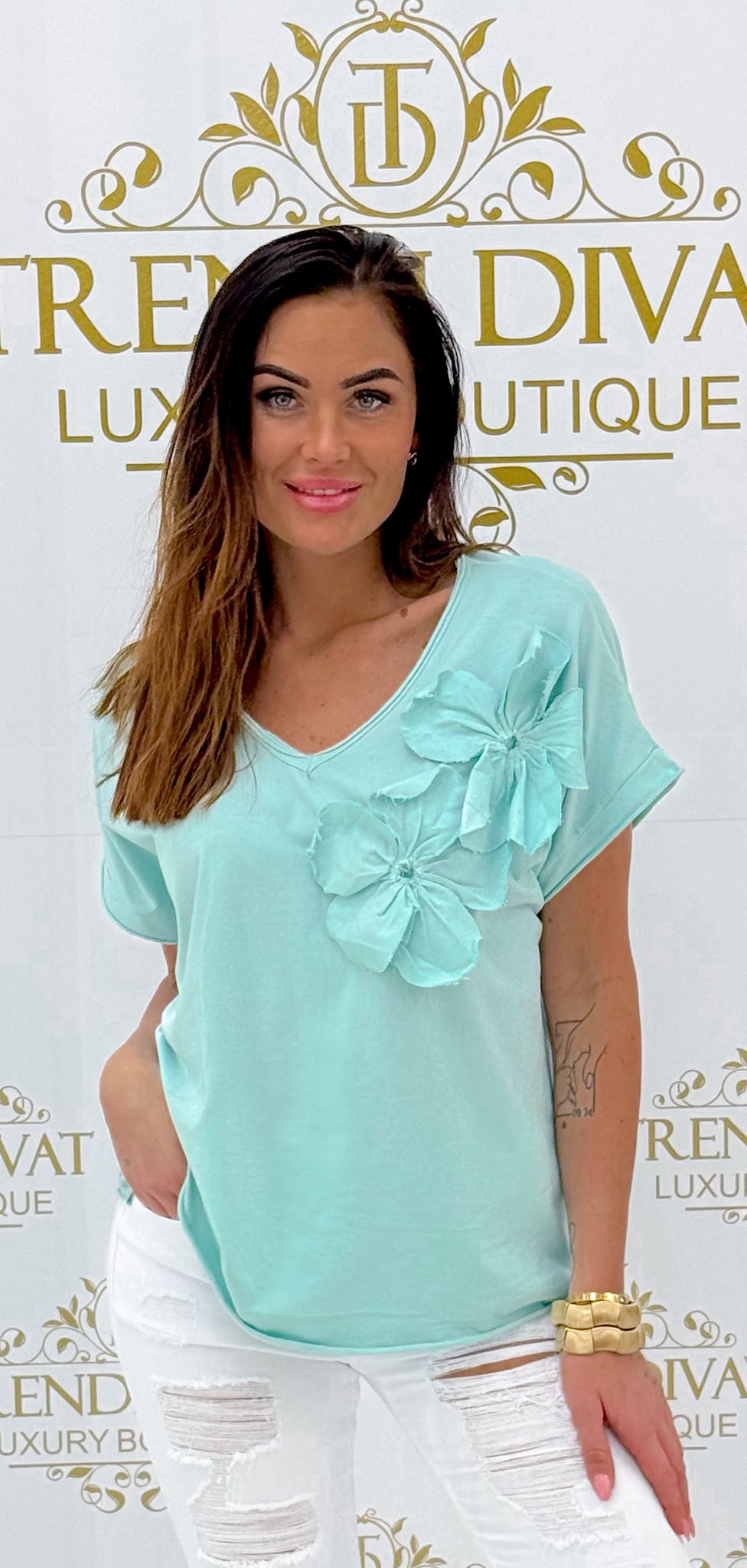 V-nyakú, laza fazonú, 3D virág mintázatú kis felső - Image 19