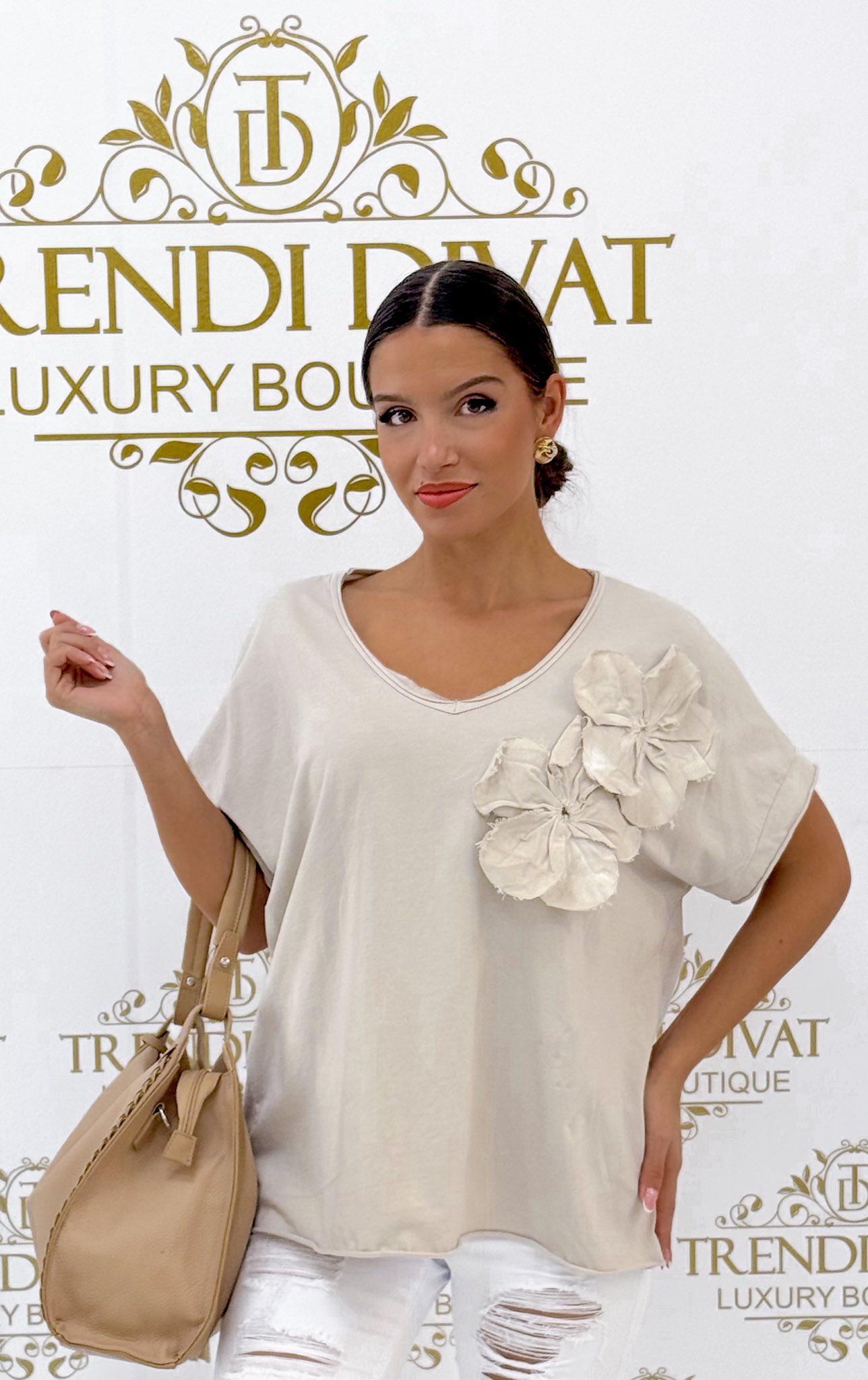 V-nyakú, laza fazonú, 3D virág mintázatú kis felső - Image 6