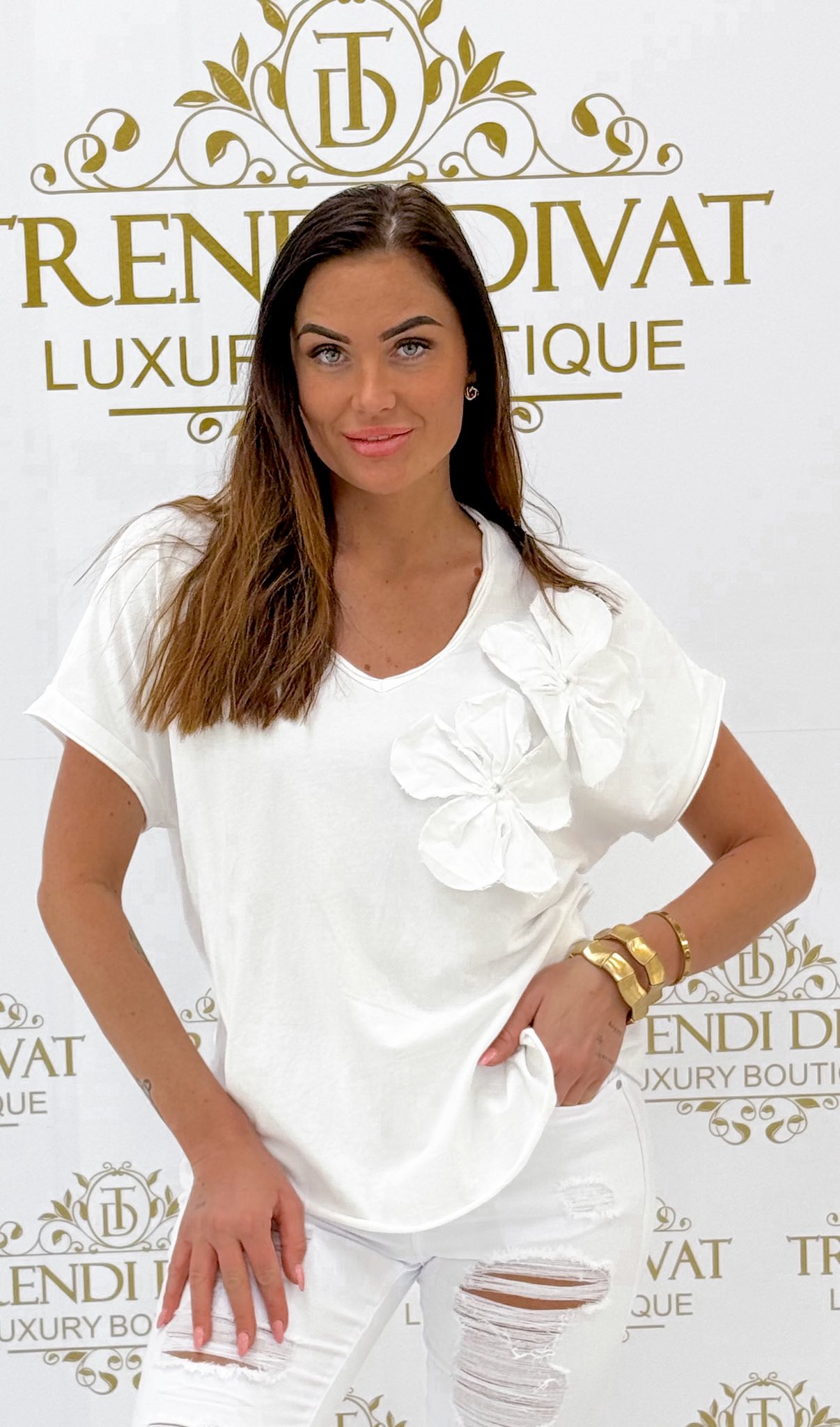 V-nyakú, laza fazonú, 3D virág mintázatú kis felső - Image 27