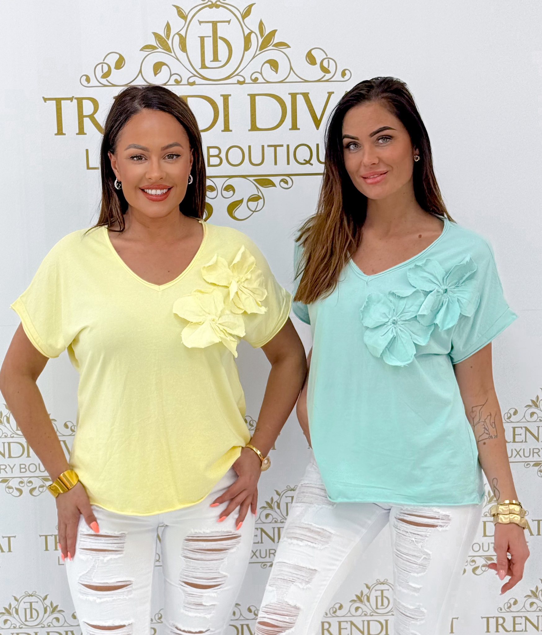 V-nyakú, laza fazonú, 3D virág mintázatú kis felső - Image 18