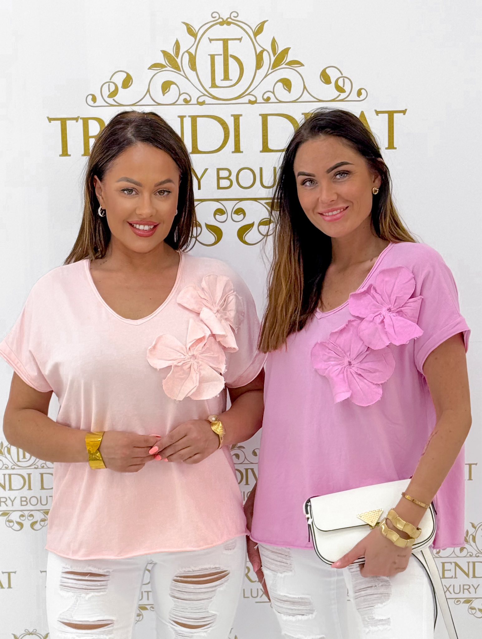 V-nyakú, laza fazonú, 3D virág mintázatú kis felső - Image 29