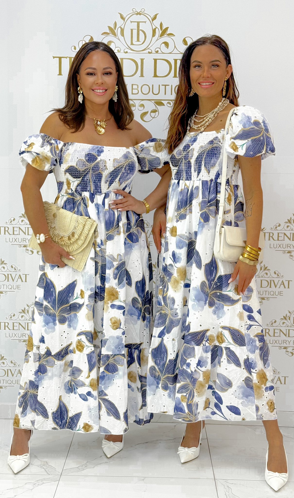 Kék-barna-fehér virágmintás, puffos ujjú maxi ruha, darázsolt felsőrésszel