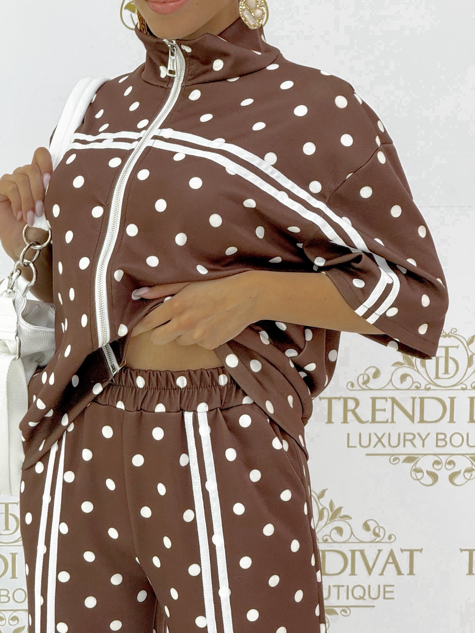 Trendi selyemfényű pöttyös tréning együttes - Image 18