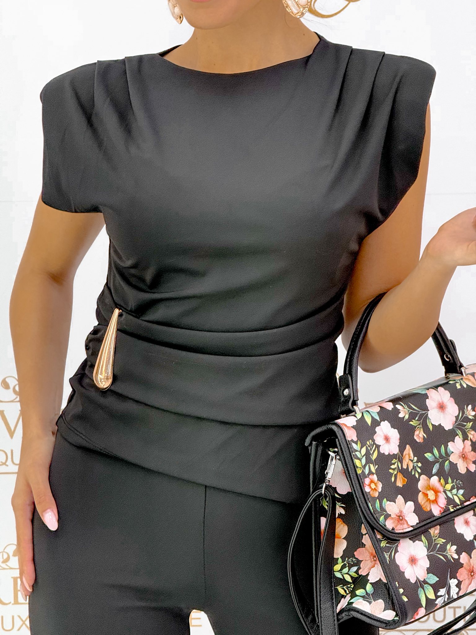 Elegáns kétrészes együttes, arany színű oldaldísszel - Image 37