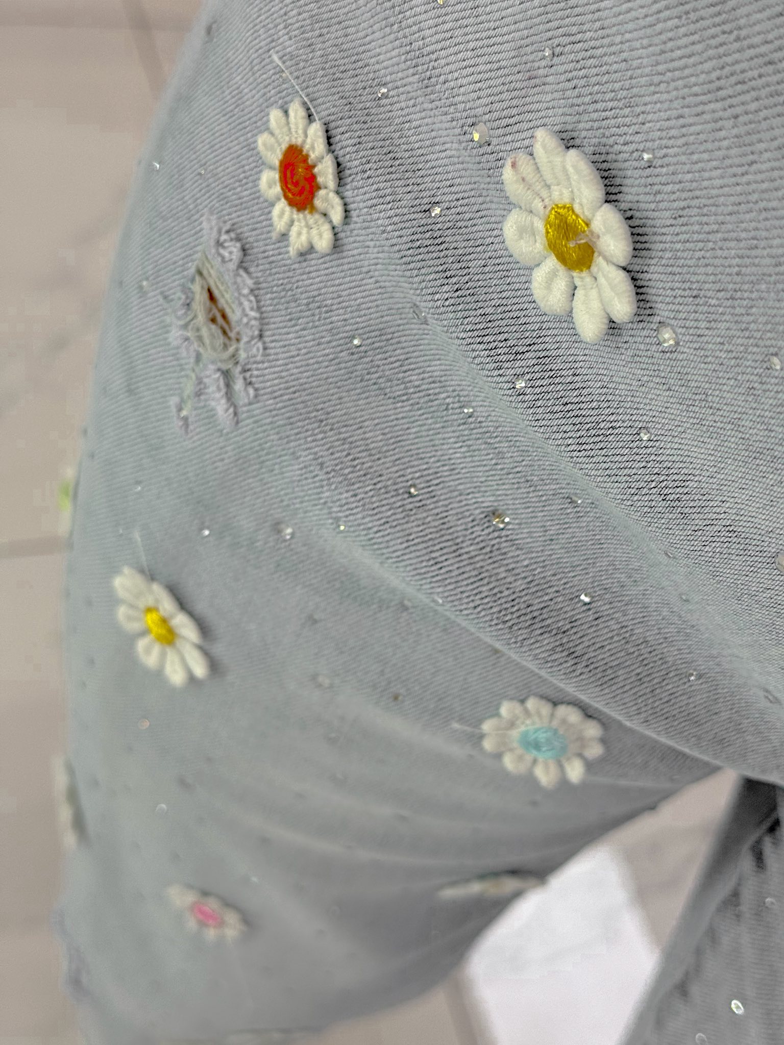 Margaréta mintás, kövekkel díszített női farmernadrág "SK1596-6" - Image 6