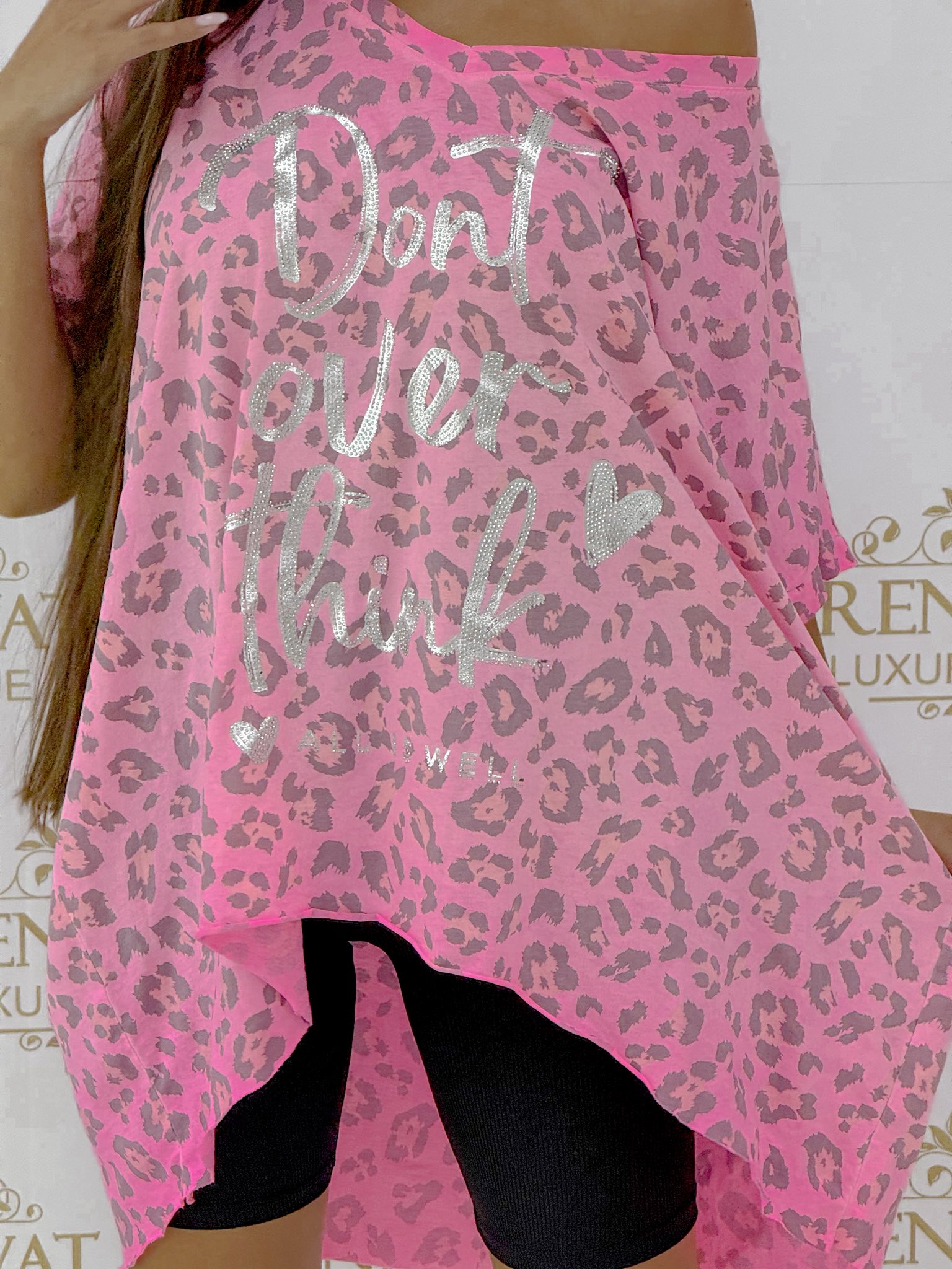 Leopárdmintás oversize női tunika, ezüst színű felirattal - Image 7