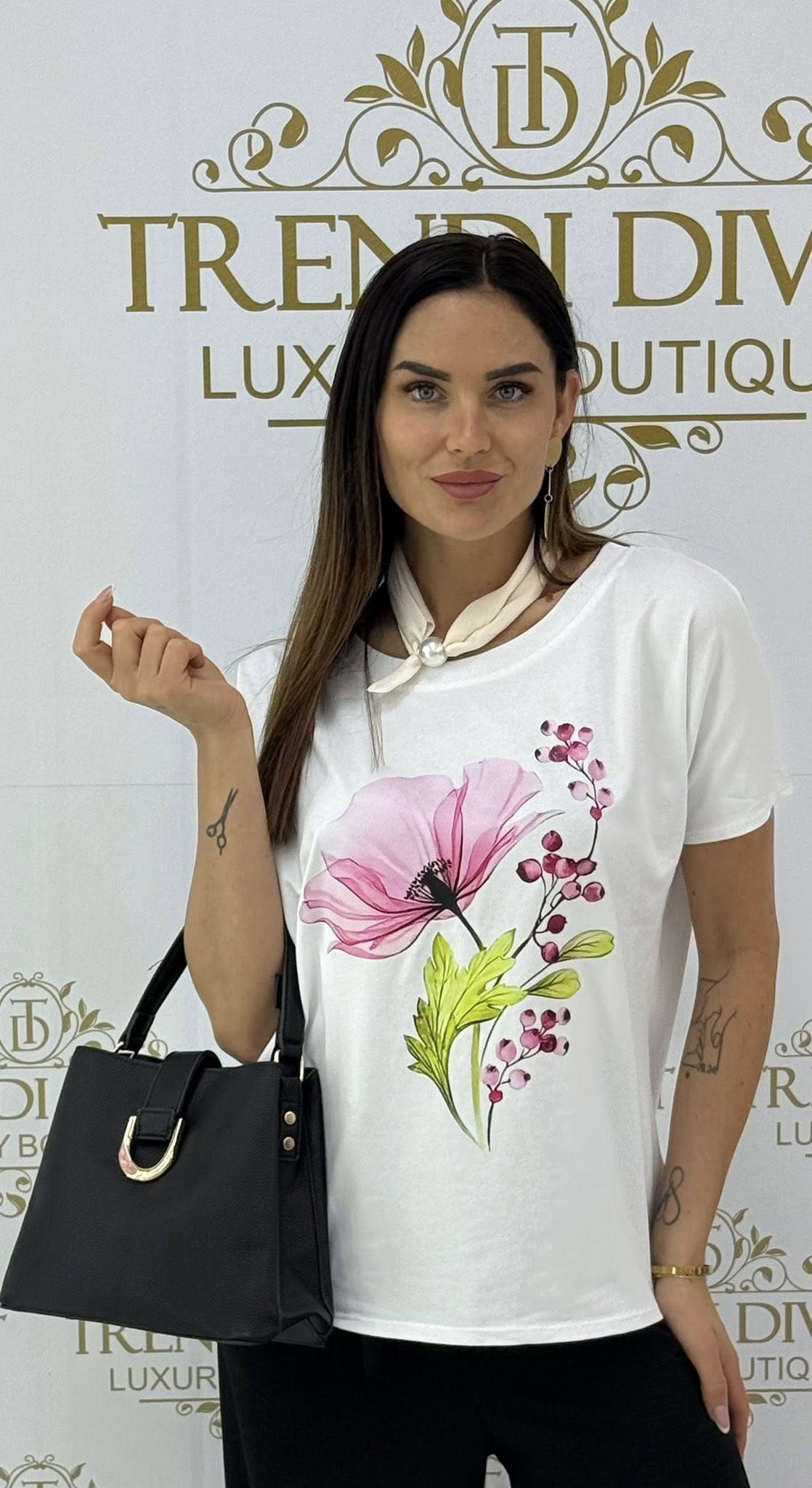 Plus size, rózsaszín virágmintás női pamut póló - Image 4