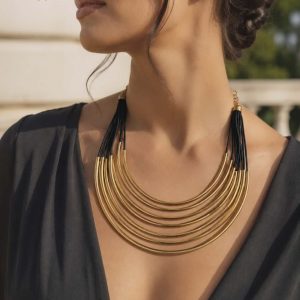Modern többrétegű íves nyakék – Arany / Fekete
