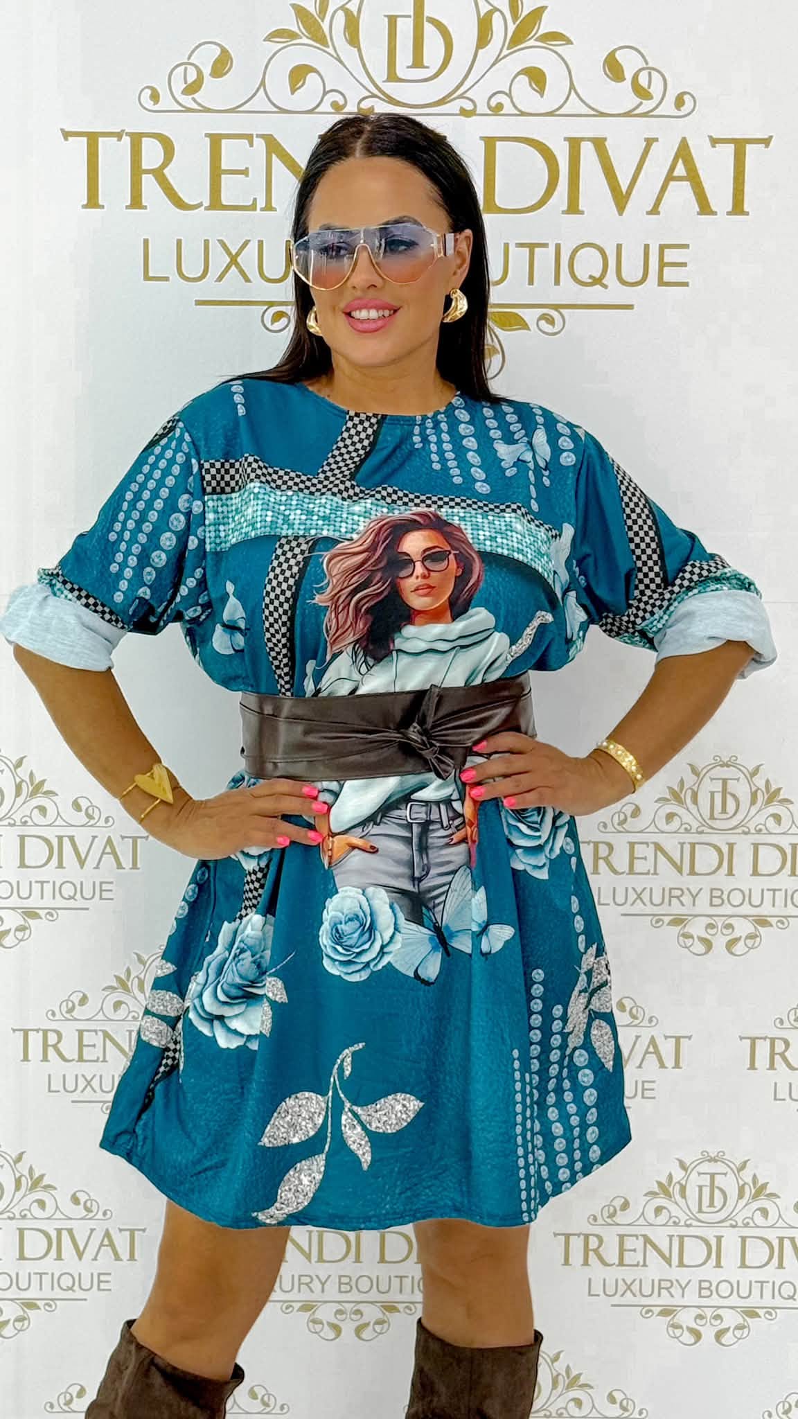 Oversize női portrés és rózsa mintás tunika ruha - Image 28