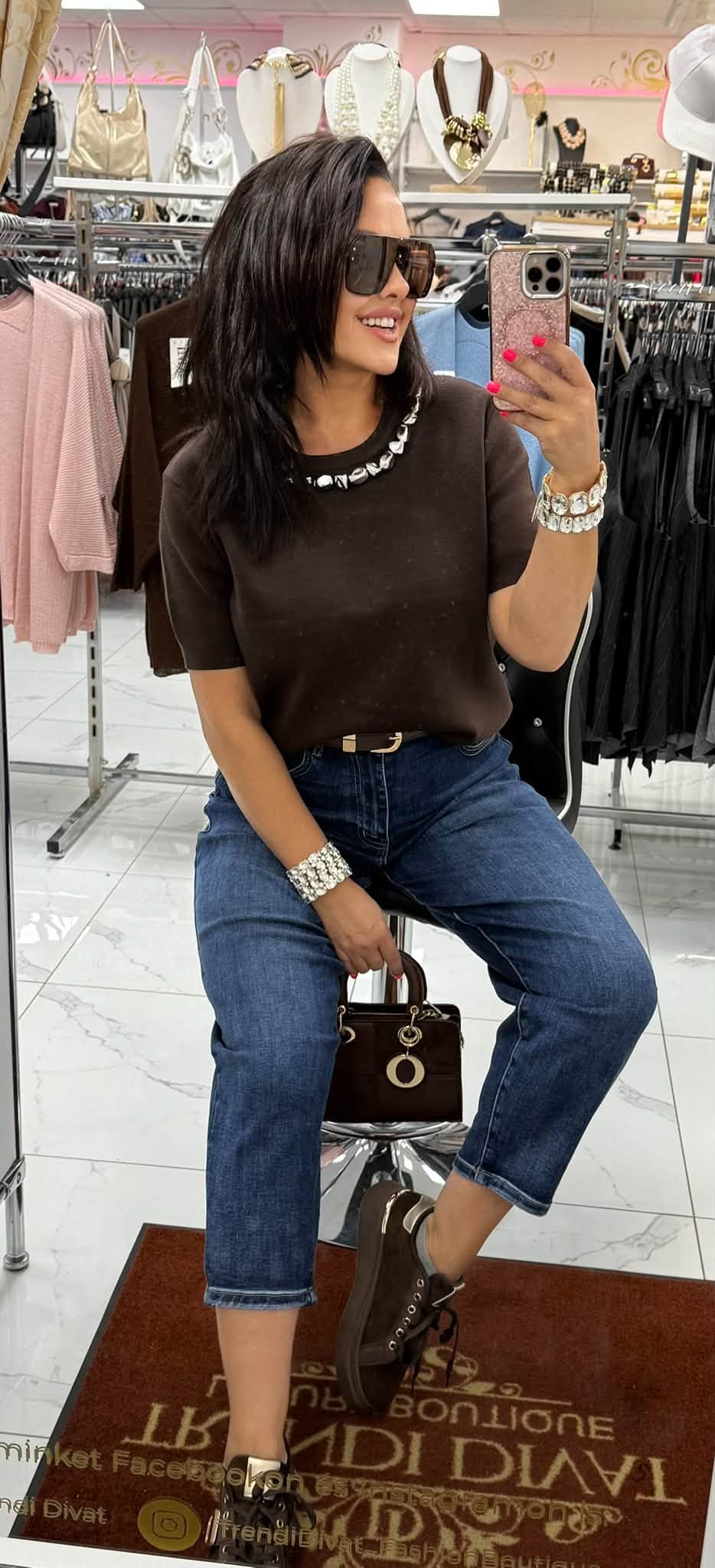 Plus size, magas derekú középkék női mom fit farmer, barna övvel "MK201-1" - Image 9