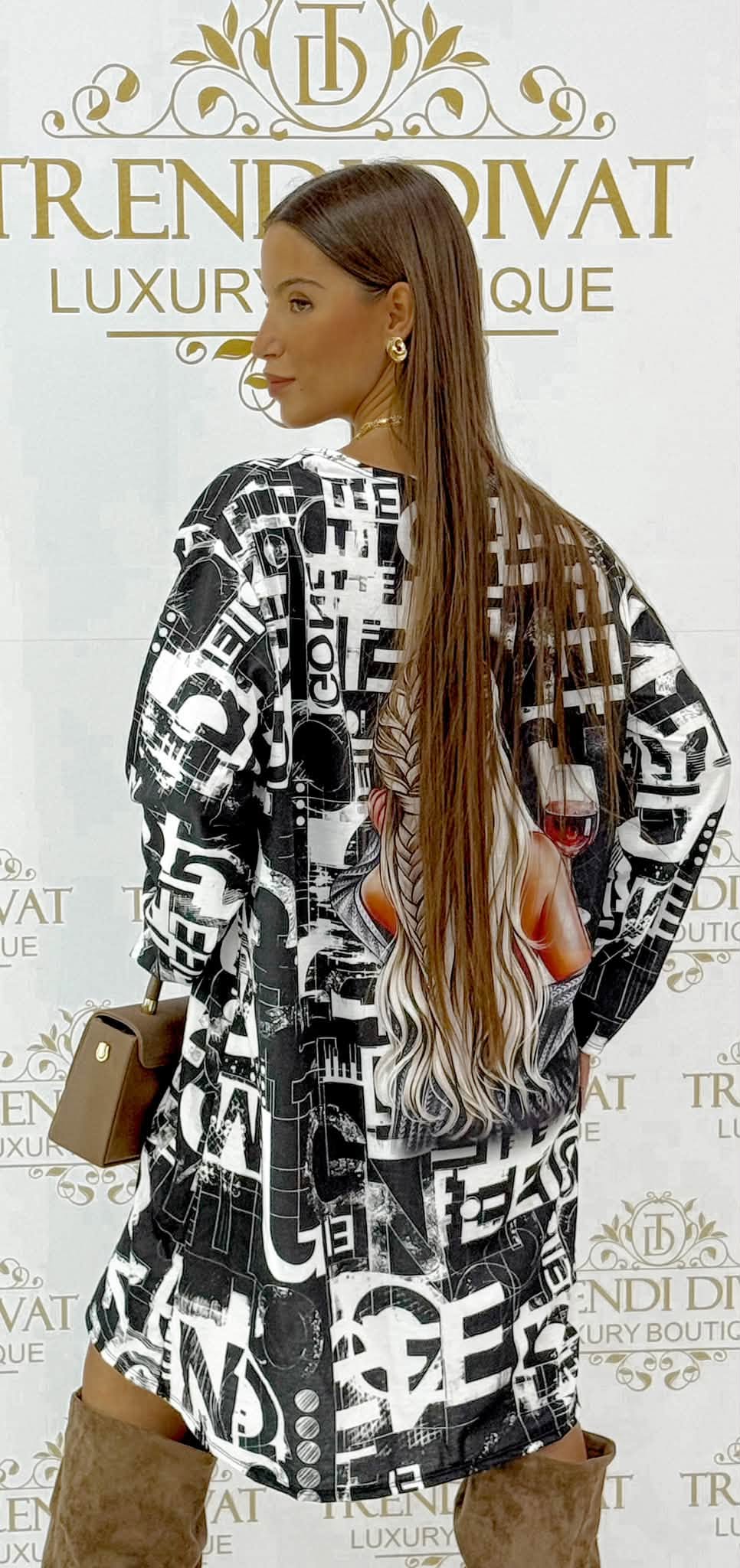 Oversize, betűmintás női tunika ruha hosszú hajú lány motívummal - Image 11